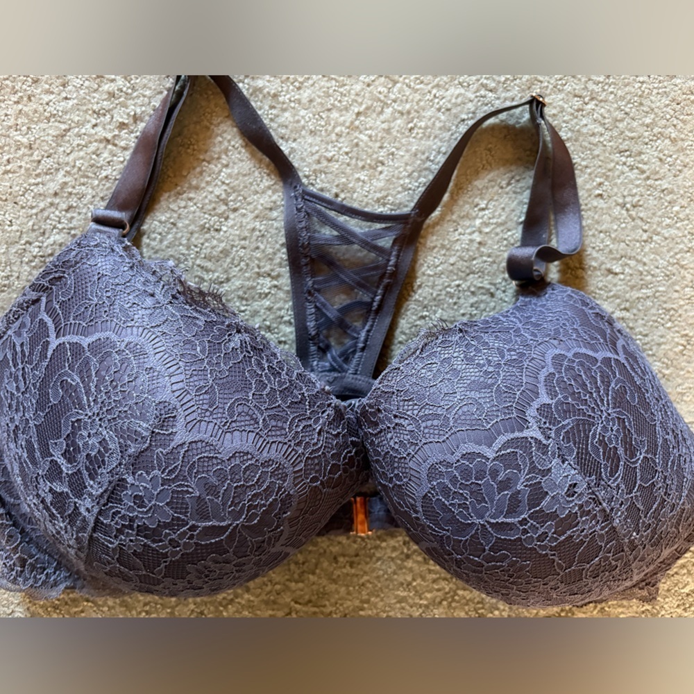 Victoria’s Secret Dream Angels Front Closure Push Up 38DD purple bra